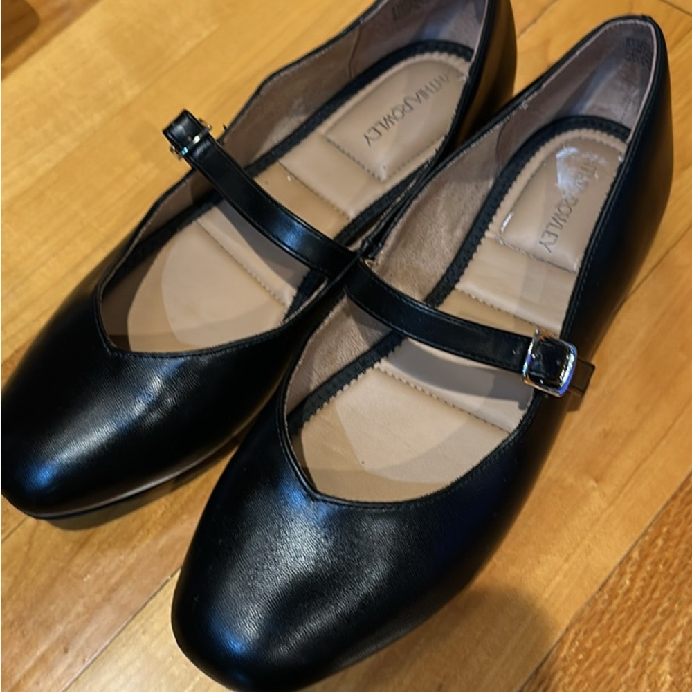 Cynthia Rowley Black Flats with Glossy Finish and Strap